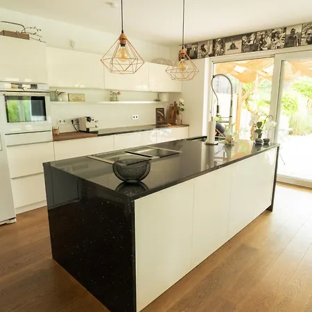 Haus Mit Garten In Traumlage *